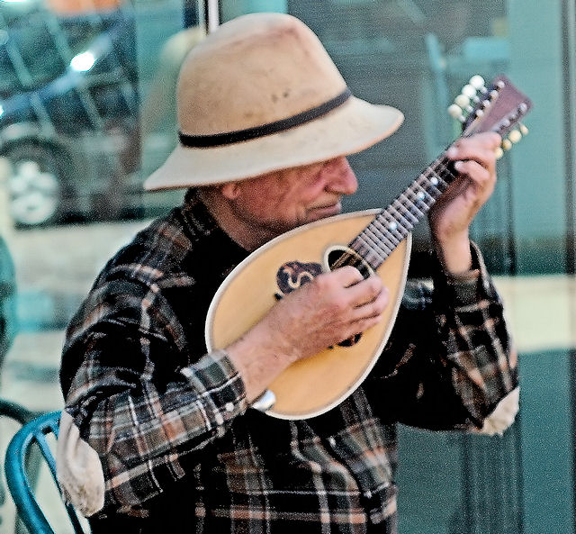 [Image: 74_buskers3SM.jpg]