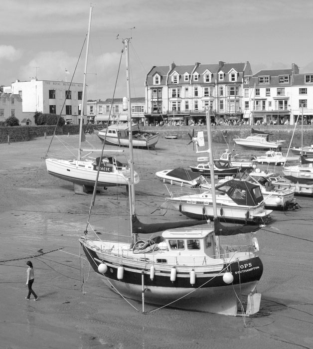 [Image: IlfHarbour1-BW-ST.jpg]