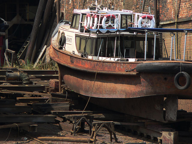 [Image: P1120703rustyboat.jpg]