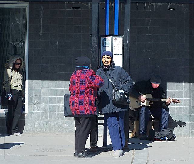 [Image: busstopaSM.jpg]