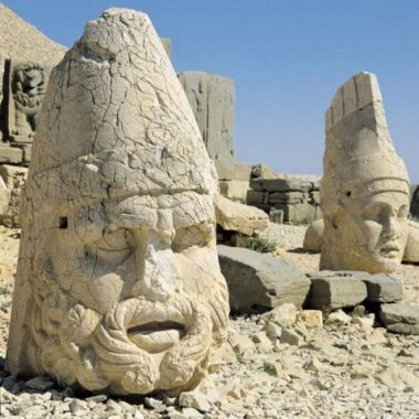 [Image: nemrut.jpg]