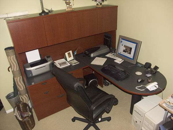 [Image: s%20Desk.jpg]