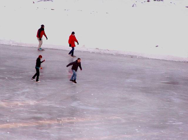 [Image: skaters3SM.jpg]