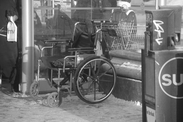 [Image: wheelchairSM2.jpg]