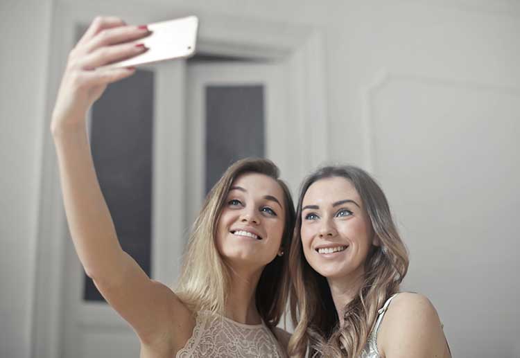 For face and body selfies, the right lighting can be the key to a great photo.