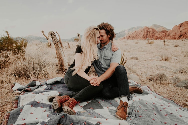 60+ Beautiful Couple Poses for Fantastic Looking Pictures